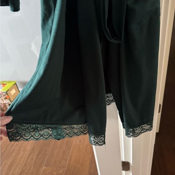 Ekouaer maternity Robe (sold on Amazon) with lace detail, never worn!! - Picture 2 of 4